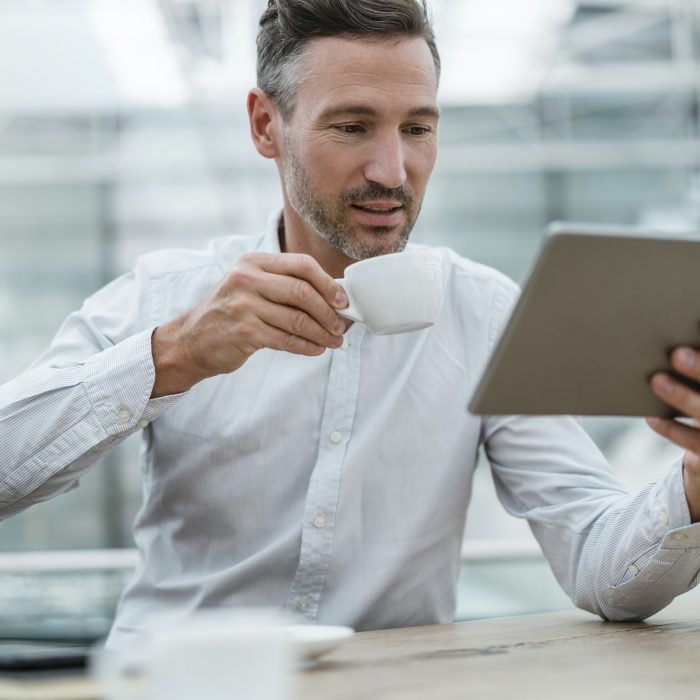 Businessman using tablet in a cafe